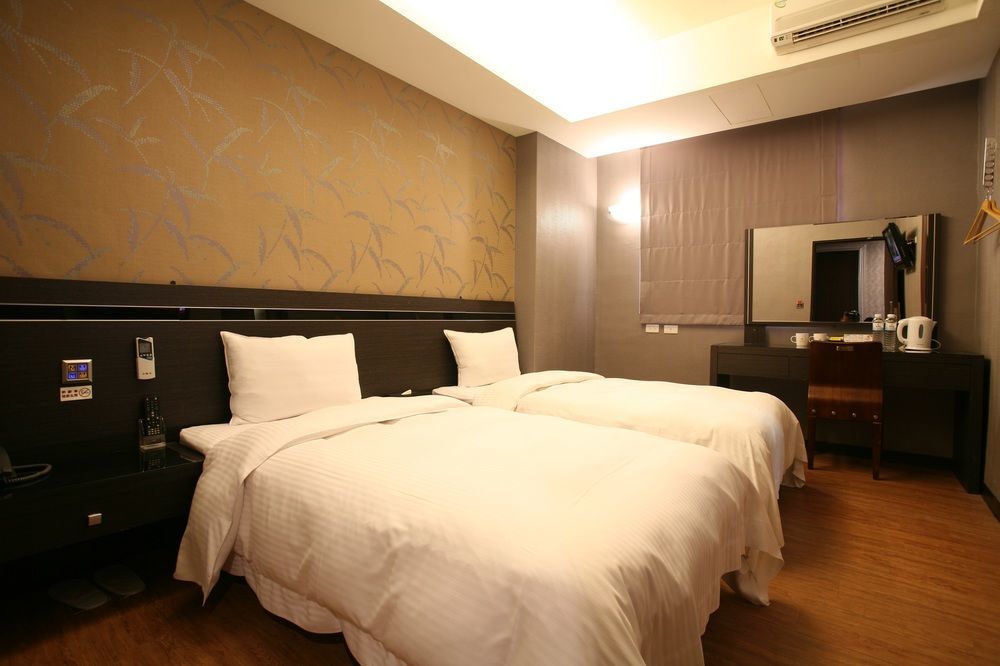 Military 75 Hotel Taichung Exterior photo