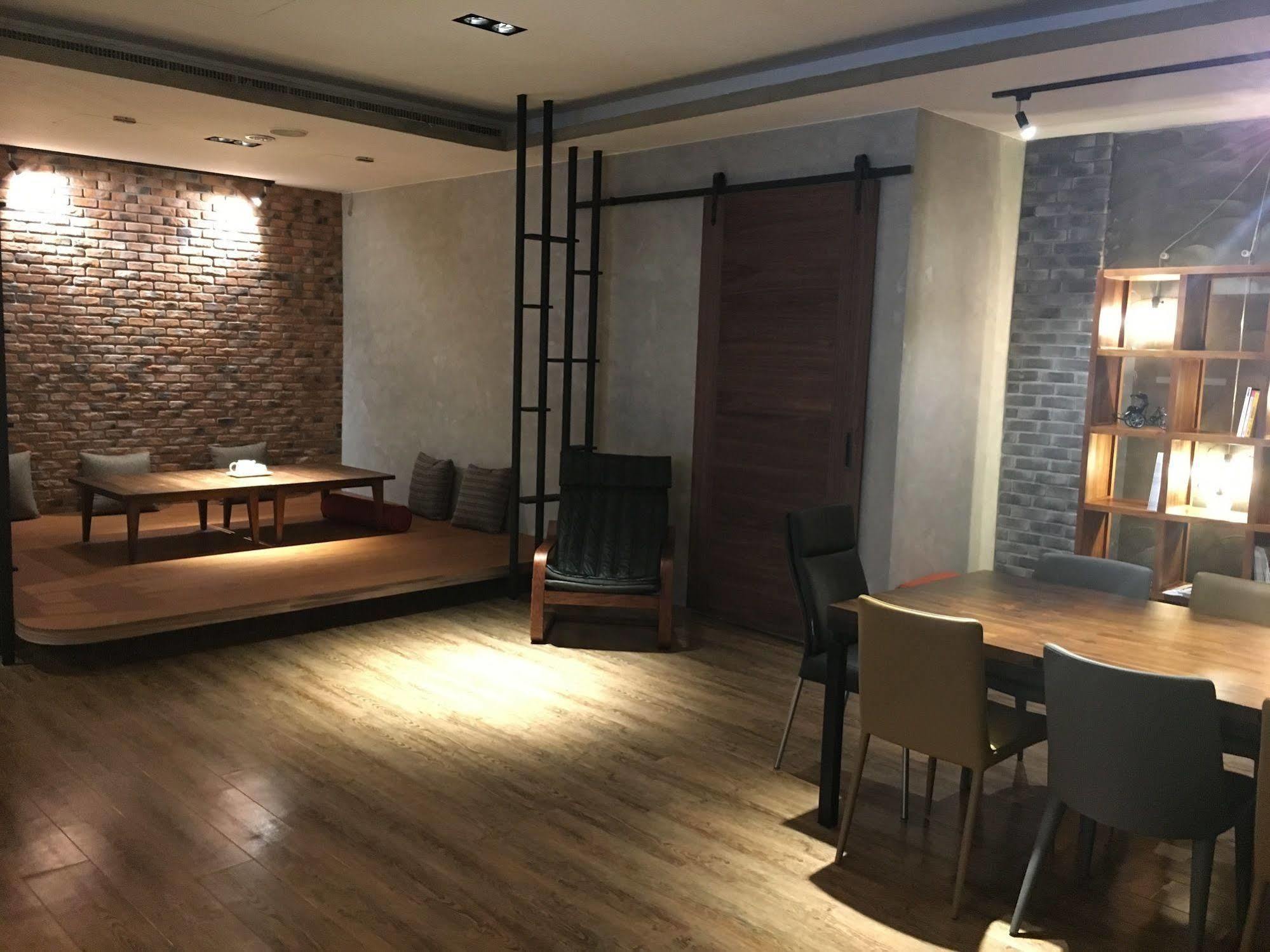 Military 75 Hotel Taichung Exterior photo